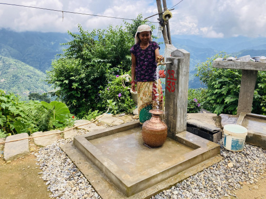 लिफ्टमार्फत घरमै पानी आएपछि स्थानीय दंग